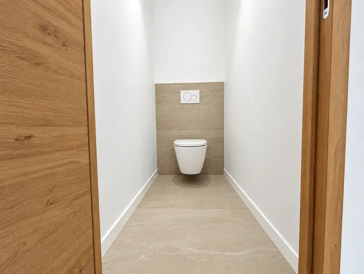 Cabinet de toilette en bois et pierre