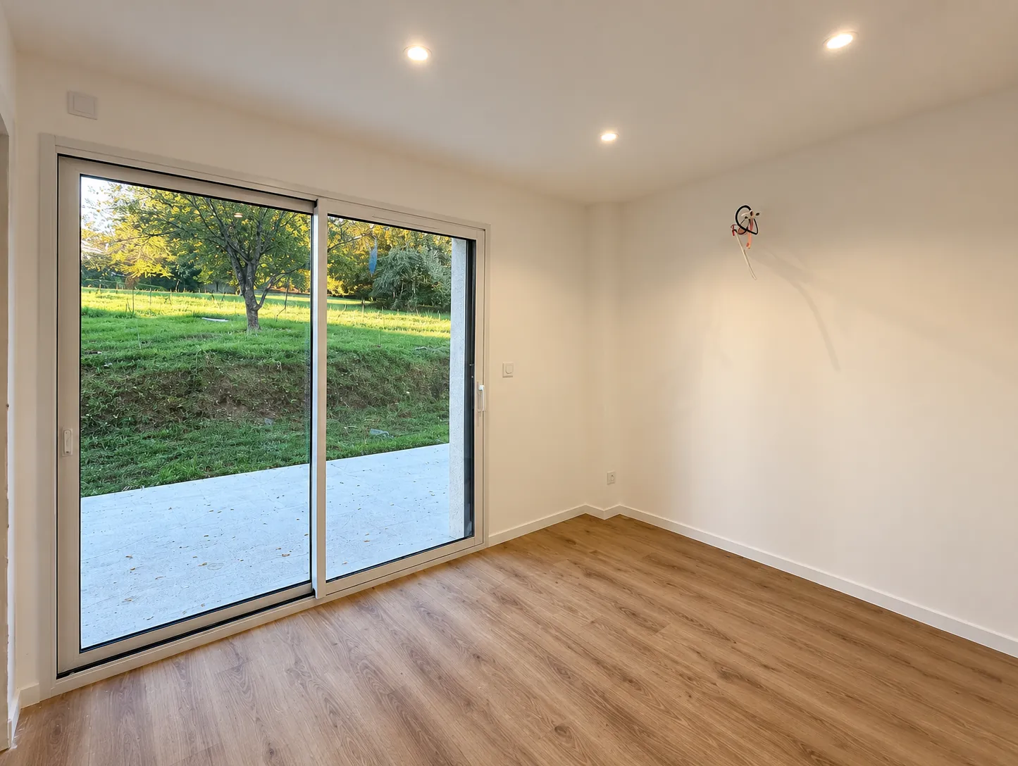 Pièce avec jardin en pente