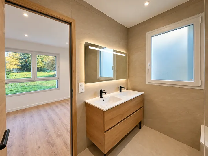 Salle de bains aux accents bois